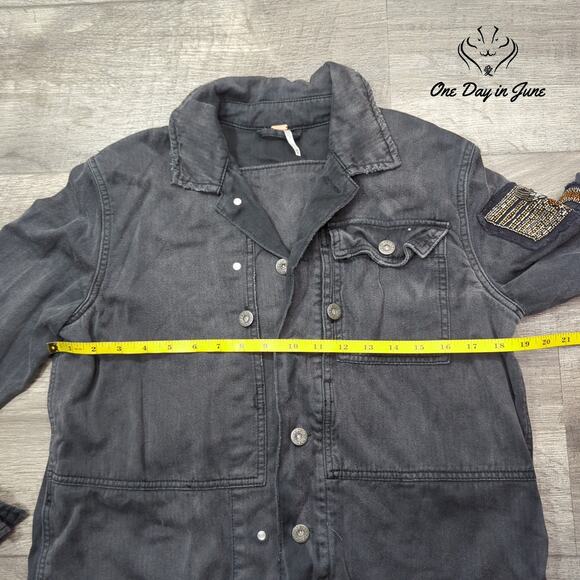Free People Distressed Denim Jacket Size XS - Picture 3 of 5